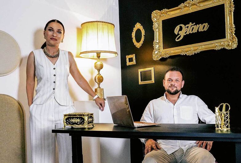 Les deux dirigeants réalisent des projets de rénovation et de décoration depuis leur atelier-showroom, près de Lausanne.